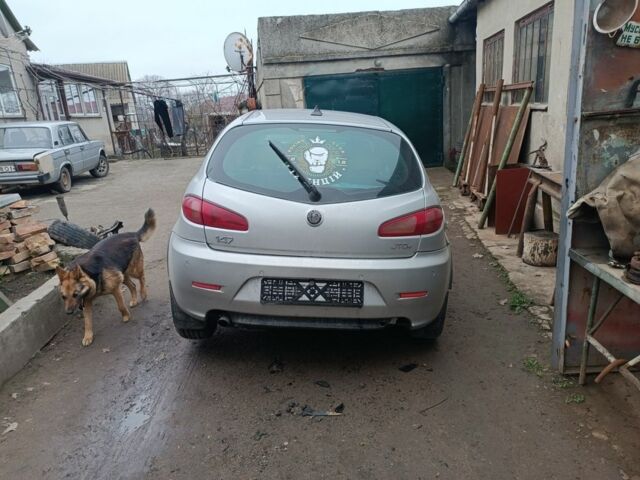 Сірий Альфа Ромео 147, об'ємом двигуна 1.9 л та пробігом 250 тис. км за 1499 $, фото 2 на Automoto.ua