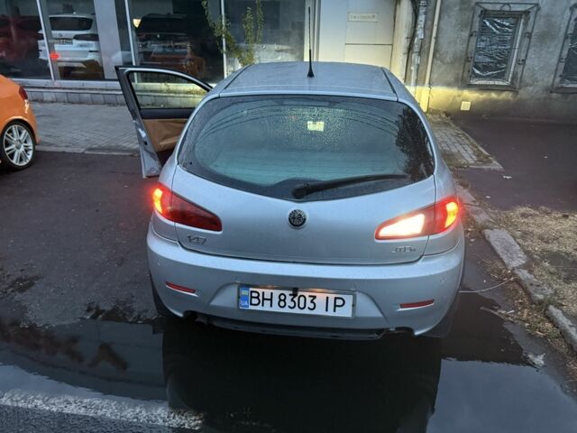 Серый Альфа Ромео 147, объемом двигателя 1.9 л и пробегом 285 тыс. км за 3500 $, фото 1 на Automoto.ua