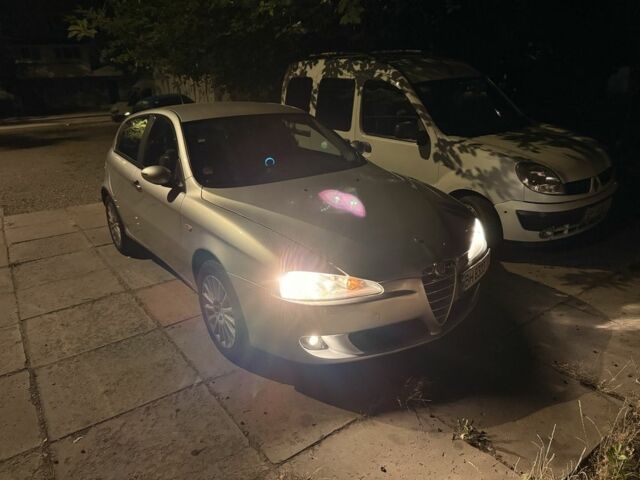 Серый Альфа Ромео 147, объемом двигателя 1.9 л и пробегом 285 тыс. км за 3500 $, фото 5 на Automoto.ua