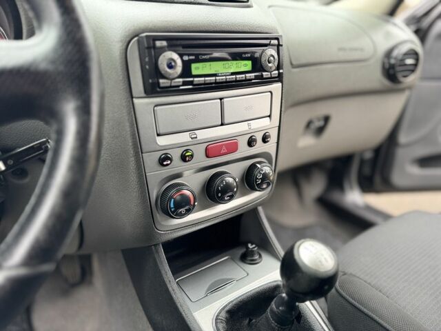 Сірий Альфа Ромео 147, об'ємом двигуна 1.9 л та пробігом 299 тис. км за 1999 $, фото 15 на Automoto.ua