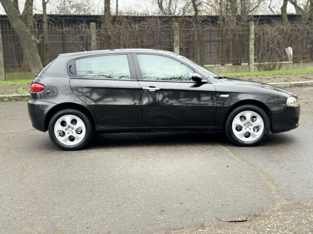 Сірий Альфа Ромео 147, об'ємом двигуна 1.9 л та пробігом 299 тис. км за 1999 $, фото 23 на Automoto.ua