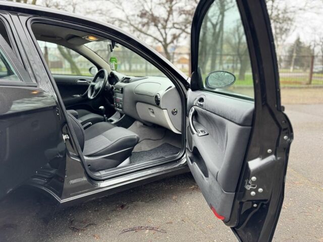 Сірий Альфа Ромео 147, об'ємом двигуна 1.9 л та пробігом 299 тис. км за 1999 $, фото 7 на Automoto.ua