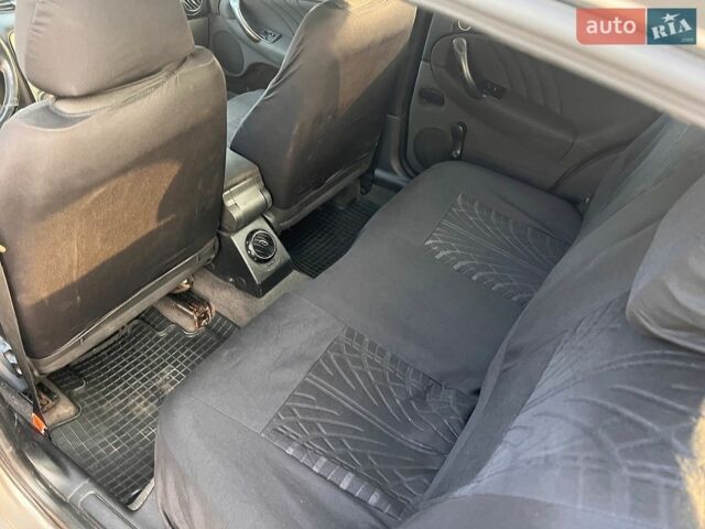 Сірий Альфа Ромео 147, об'ємом двигуна 1.6 л та пробігом 239 тис. км за 2600 $, фото 6 на Automoto.ua
