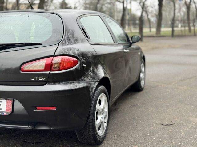 Сірий Альфа Ромео 147, об'ємом двигуна 1.9 л та пробігом 299 тис. км за 1999 $, фото 9 на Automoto.ua