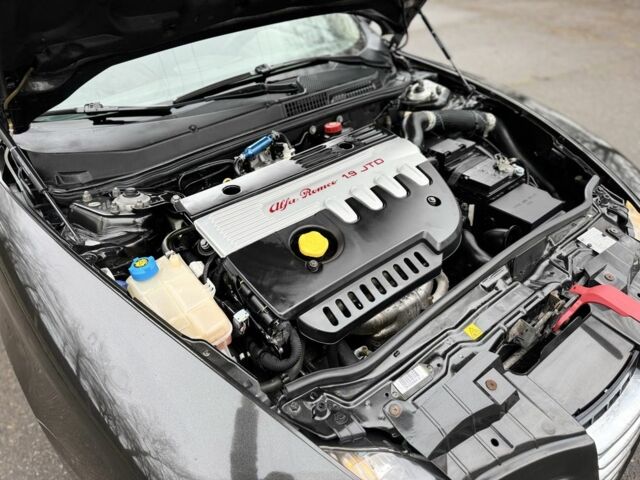 Сірий Альфа Ромео 147, об'ємом двигуна 1.9 л та пробігом 299 тис. км за 1999 $, фото 6 на Automoto.ua