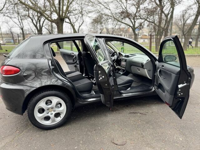 Сірий Альфа Ромео 147, об'ємом двигуна 1.9 л та пробігом 299 тис. км за 1999 $, фото 21 на Automoto.ua