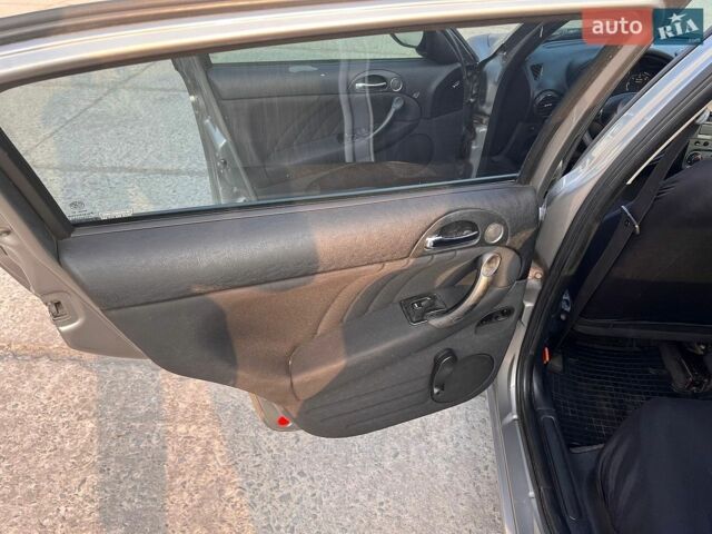 Сірий Альфа Ромео 147, об'ємом двигуна 1.6 л та пробігом 239 тис. км за 2600 $, фото 5 на Automoto.ua