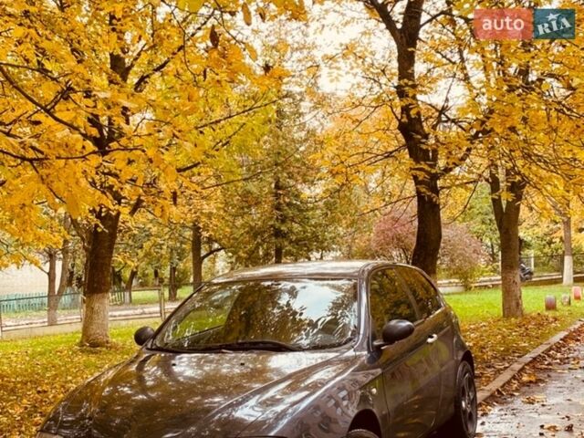 Синий Альфа Ромео 147, объемом двигателя 1.9 л и пробегом 326 тыс. км за 2650 $, фото 5 на Automoto.ua