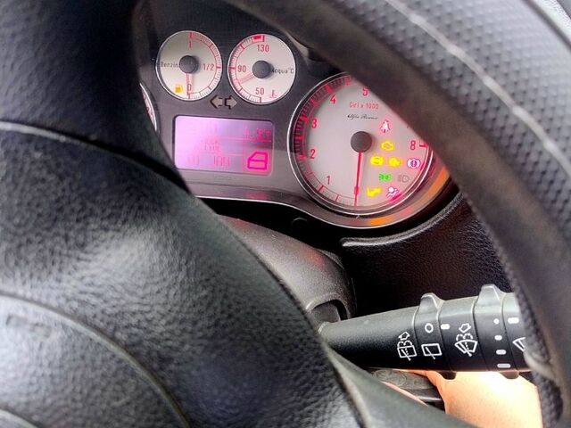 Синій Альфа Ромео 147, об'ємом двигуна 1.6 л та пробігом 0 тис. км за 4200 $, фото 8 на Automoto.ua