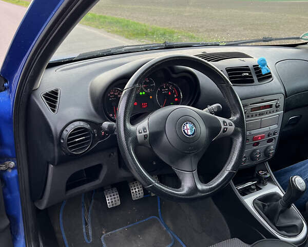 Синий Альфа Ромео 147, объемом двигателя 1.6 л и пробегом 270 тыс. км за 4100 $, фото 22 на Automoto.ua