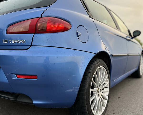 Синий Альфа Ромео 147, объемом двигателя 1.6 л и пробегом 270 тыс. км за 4100 $, фото 12 на Automoto.ua