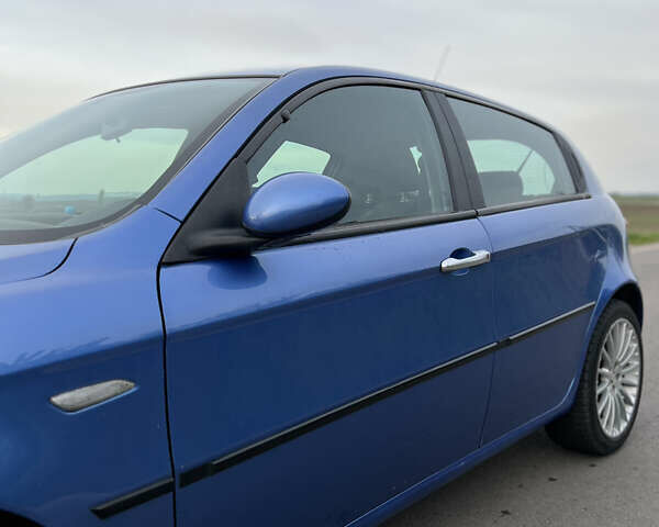 Синий Альфа Ромео 147, объемом двигателя 1.6 л и пробегом 270 тыс. км за 4100 $, фото 3 на Automoto.ua