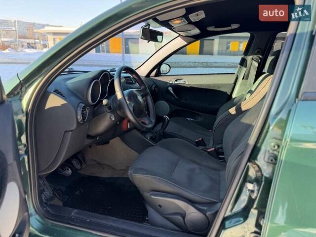 Зеленый Альфа Ромео 147, объемом двигателя 1.6 л и пробегом 232 тыс. км за 4200 $, фото 13 на Automoto.ua