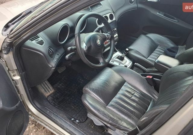 Бежевий Альфа Ромео 156, об'ємом двигуна 2 л та пробігом 201 тис. км за 2500 $, фото 11 на Automoto.ua