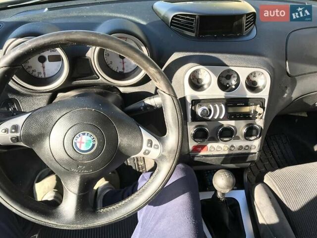 Чорний Альфа Ромео 156, об'ємом двигуна 1.9 л та пробігом 235 тис. км за 1950 $, фото 11 на Automoto.ua