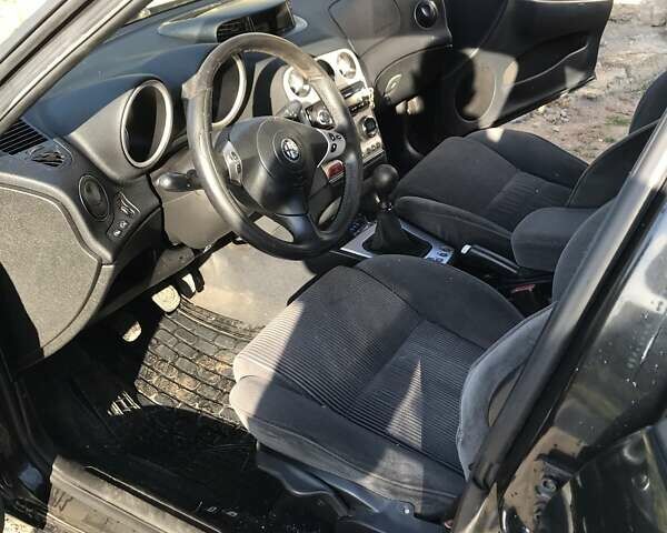 Чорний Альфа Ромео 156, об'ємом двигуна 1.9 л та пробігом 235 тис. км за 1950 $, фото 8 на Automoto.ua