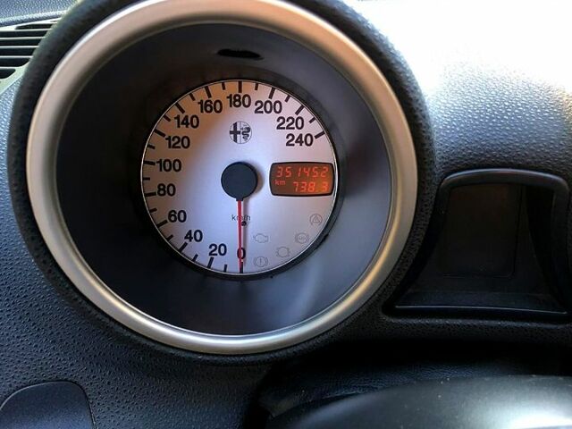 Черный Альфа Ромео 156, объемом двигателя 2.4 л и пробегом 300 тыс. км за 1500 $, фото 3 на Automoto.ua