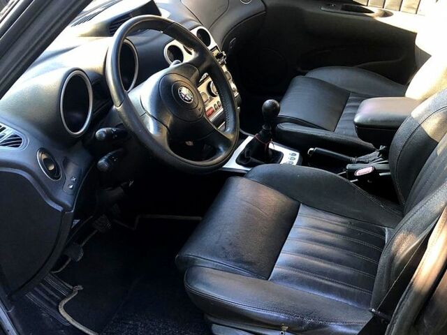 Черный Альфа Ромео 156, объемом двигателя 2.4 л и пробегом 300 тыс. км за 1500 $, фото 4 на Automoto.ua