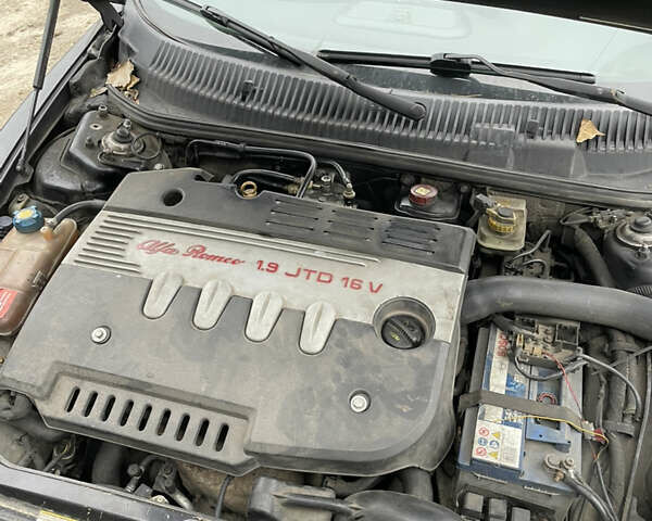 Чорний Альфа Ромео 156, об'ємом двигуна 1.91 л та пробігом 396 тис. км за 3500 $, фото 4 на Automoto.ua