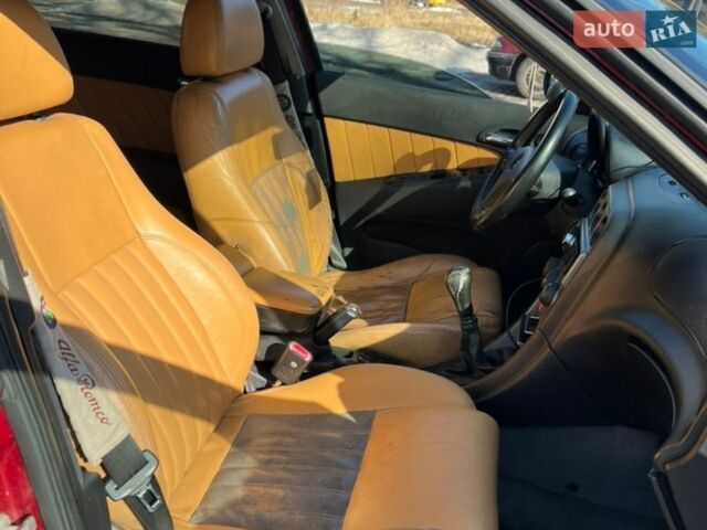 Красный Альфа Ромео 156, объемом двигателя 2 л и пробегом 288 тыс. км за 2600 $, фото 15 на Automoto.ua