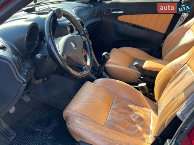 Красный Альфа Ромео 156, объемом двигателя 2 л и пробегом 288 тыс. км за 2600 $, фото 12 на Automoto.ua
