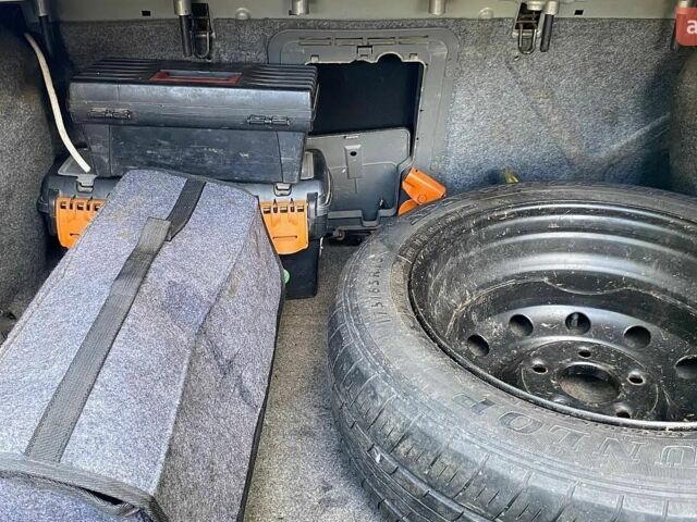 Сірий Альфа Ромео 156, об'ємом двигуна 2.39 л та пробігом 350 тис. км за 2999 $, фото 9 на Automoto.ua