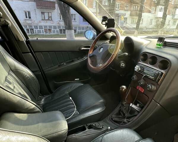 Сірий Альфа Ромео 156, об'ємом двигуна 2 л та пробігом 220 тис. км за 3600 $, фото 4 на Automoto.ua