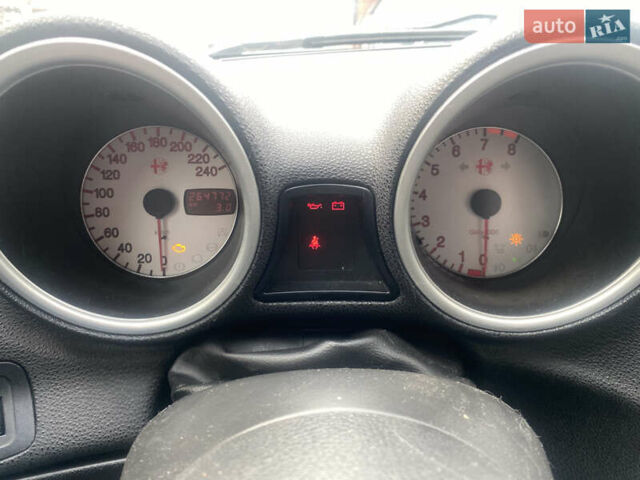 Сірий Альфа Ромео 156, об'ємом двигуна 2 л та пробігом 264 тис. км за 3200 $, фото 8 на Automoto.ua