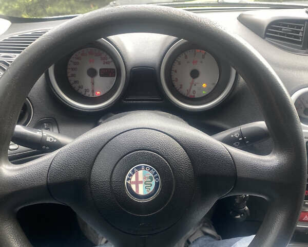 Сірий Альфа Ромео 156, об'ємом двигуна 2 л та пробігом 264 тис. км за 3200 $, фото 4 на Automoto.ua