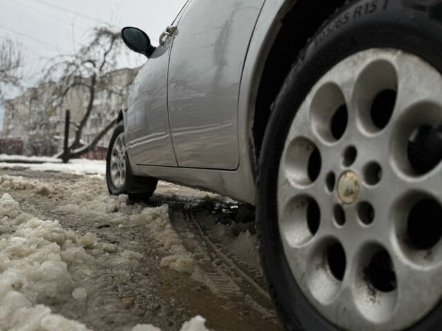 Серый Альфа Ромео 156, объемом двигателя 1.9 л и пробегом 300 тыс. км за 1999 $, фото 7 на Automoto.ua