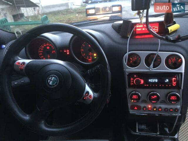 Серый Альфа Ромео 156, объемом двигателя 1.91 л и пробегом 320 тыс. км за 3800 $, фото 6 на Automoto.ua