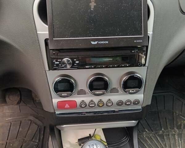 Сірий Альфа Ромео 156, об'ємом двигуна 1.9 л та пробігом 263 тис. км за 4200 $, фото 5 на Automoto.ua