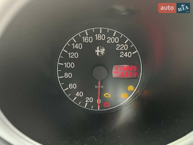 Сірий Альфа Ромео 156, об'ємом двигуна 1.91 л та пробігом 320 тис. км за 5600 $, фото 7 на Automoto.ua