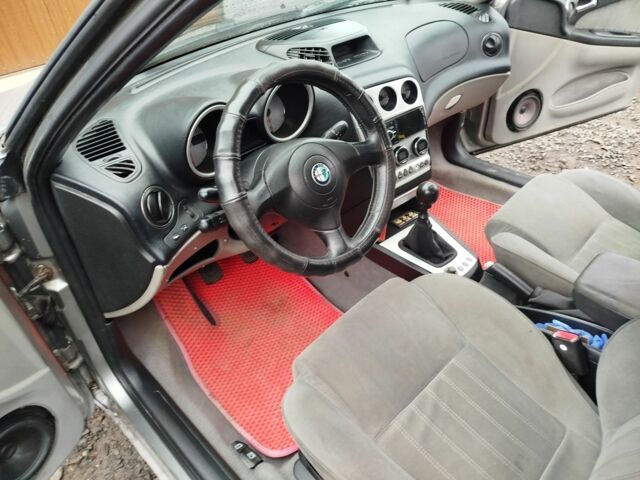 Серый Альфа Ромео 156, объемом двигателя 1.9 л и пробегом 300 тыс. км за 2999 $, фото 14 на Automoto.ua