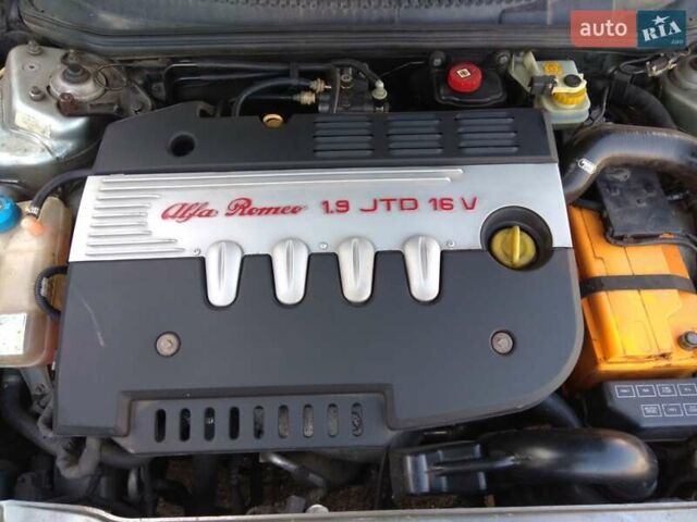 Альфа Ромео 156 2005 у Черкасах на Automoto.ua Сірий Альфа Ромео 156, об'ємом двигуна 1.9 л та пробігом 280 тис. км за 4800 $, фото 10 на Automoto.ua