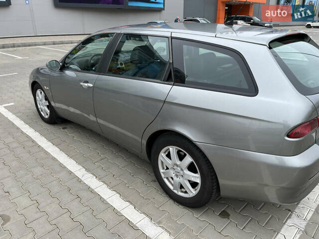 Сірий Альфа Ромео 156, об'ємом двигуна 1.91 л та пробігом 320 тис. км за 5600 $, фото 2 на Automoto.ua