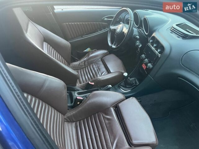 Синий Альфа Ромео 156, объемом двигателя 1.8 л и пробегом 250 тыс. км за 3500 $, фото 5 на Automoto.ua