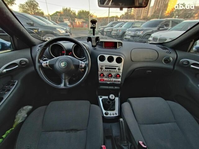 Синий Альфа Ромео 156, объемом двигателя 2 л и пробегом 138 тыс. км за 3890 $, фото 14 на Automoto.ua