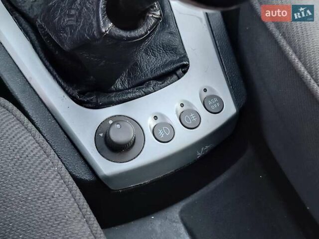 Альфа Ромео 156 2002 в Харькове на Automoto.ua Синий Альфа Ромео 156, объемом двигателя 2 л и пробегом 138 тыс. км за 3890 $, фото 26 на Automoto.ua