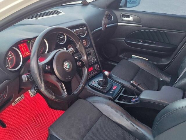 Белый Альфа Ромео 159, объемом двигателя 2.2 л и пробегом 130 тыс. км за 5000 $, фото 6 на Automoto.ua