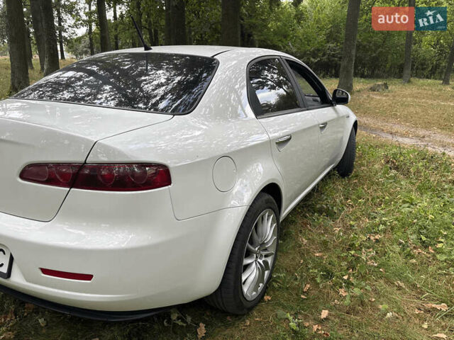 Білий Альфа Ромео 159, об'ємом двигуна 1.9 л та пробігом 103 тис. км за 7650 $, фото 4 на Automoto.ua