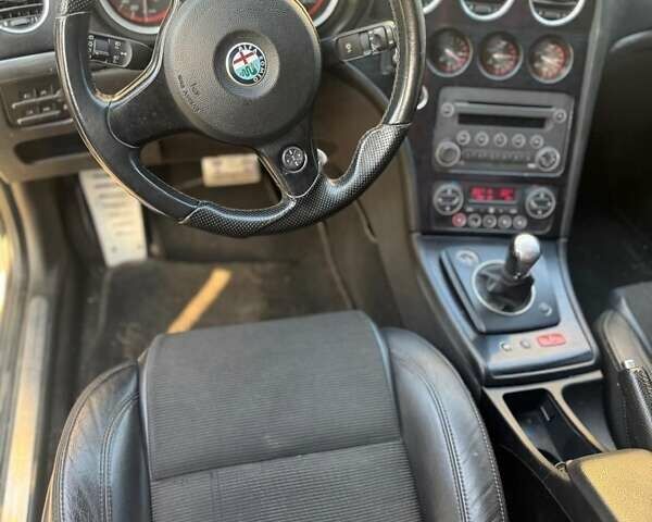 Белый Альфа Ромео 159, объемом двигателя 2.2 л и пробегом 137 тыс. км за 5200 $, фото 5 на Automoto.ua