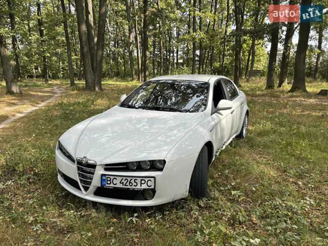 Білий Альфа Ромео 159, об'ємом двигуна 1.9 л та пробігом 103 тис. км за 7650 $, фото 1 на Automoto.ua