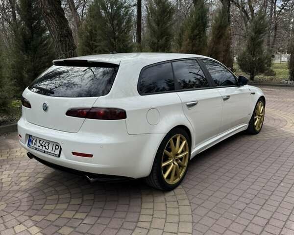 Білий Альфа Ромео 159, об'ємом двигуна 2.39 л та пробігом 214 тис. км за 11000 $, фото 4 на Automoto.ua