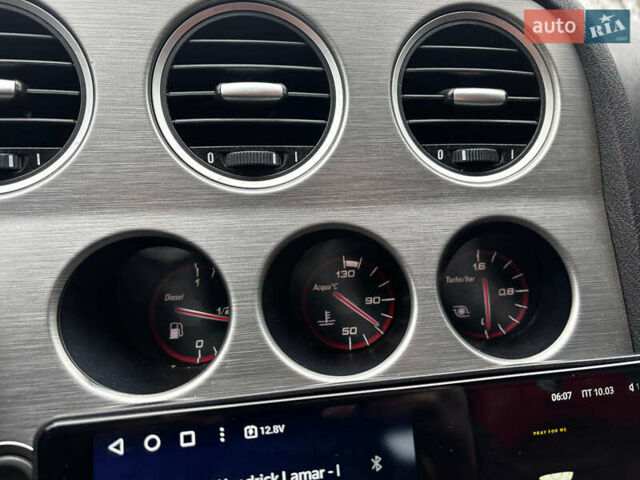 Білий Альфа Ромео 159, об'ємом двигуна 2.4 л та пробігом 216 тис. км за 10590 $, фото 20 на Automoto.ua