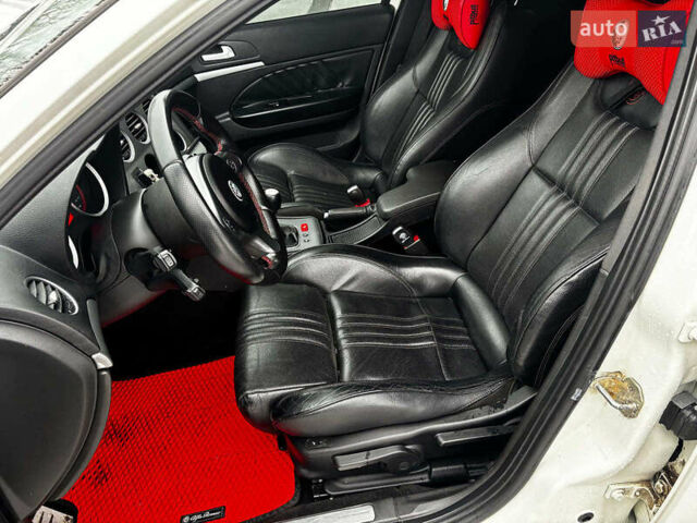 Білий Альфа Ромео 159, об'ємом двигуна 2.4 л та пробігом 216 тис. км за 10590 $, фото 12 на Automoto.ua