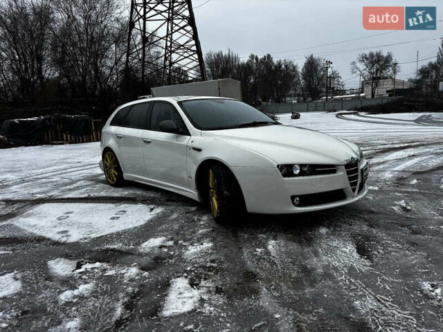 Білий Альфа Ромео 159, об'ємом двигуна 2.4 л та пробігом 216 тис. км за 10590 $, фото 5 на Automoto.ua