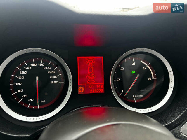 Білий Альфа Ромео 159, об'ємом двигуна 2.4 л та пробігом 216 тис. км за 10590 $, фото 23 на Automoto.ua