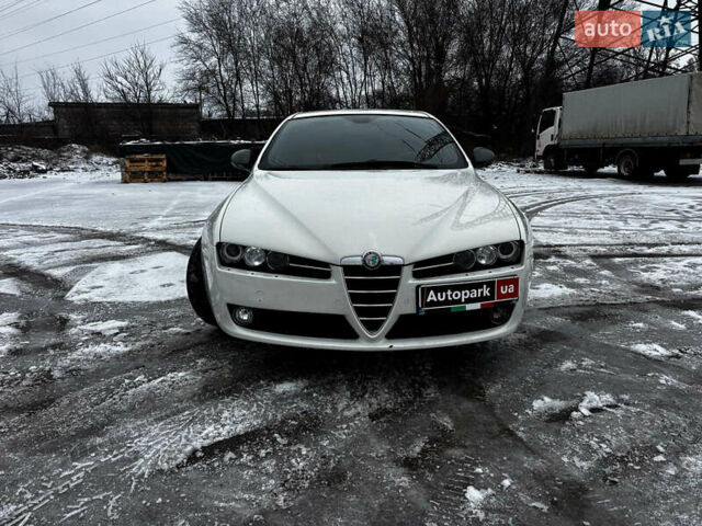 Білий Альфа Ромео 159, об'ємом двигуна 2.4 л та пробігом 216 тис. км за 10590 $, фото 6 на Automoto.ua