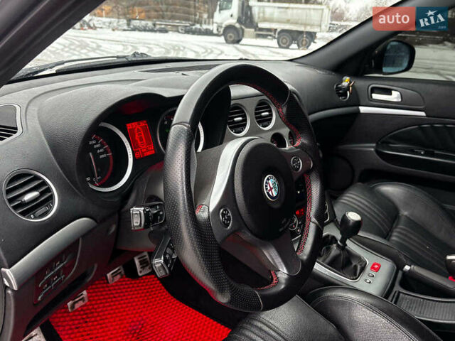 Білий Альфа Ромео 159, об'ємом двигуна 2.4 л та пробігом 216 тис. км за 10590 $, фото 24 на Automoto.ua